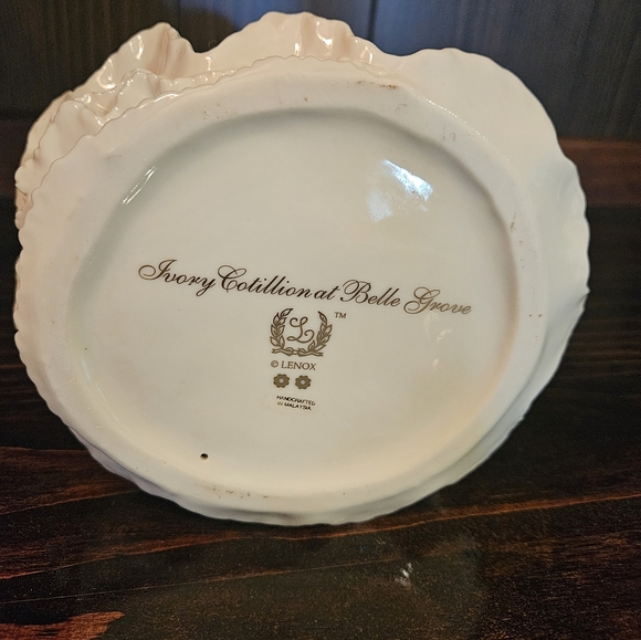 Lenox Ivory Cotillion Figure - Picture 6 of 6